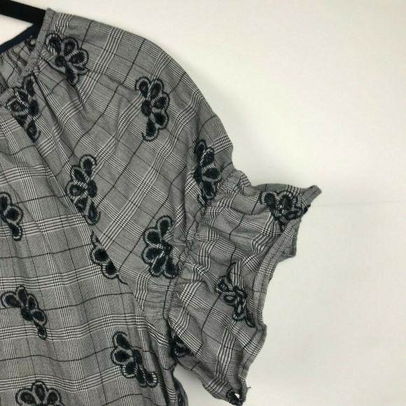 Ann Taylor Loft Size M Gray Floral Short Sleeve - Picture 4 of 6